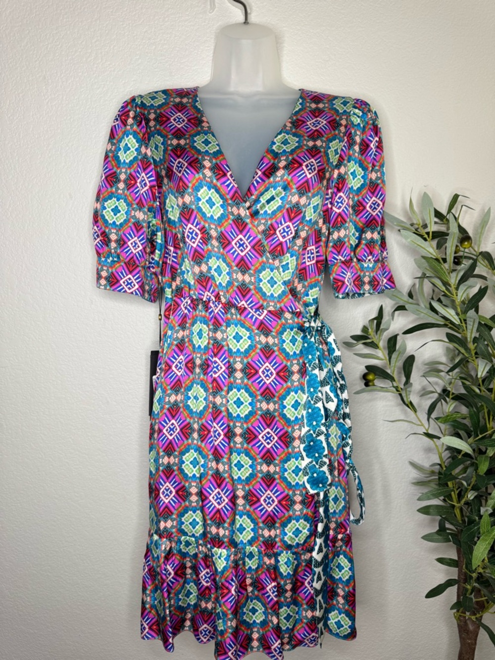 Abstract Kaleidoscope Batik Reversable Wrap Dress Size Medium NWT Resort